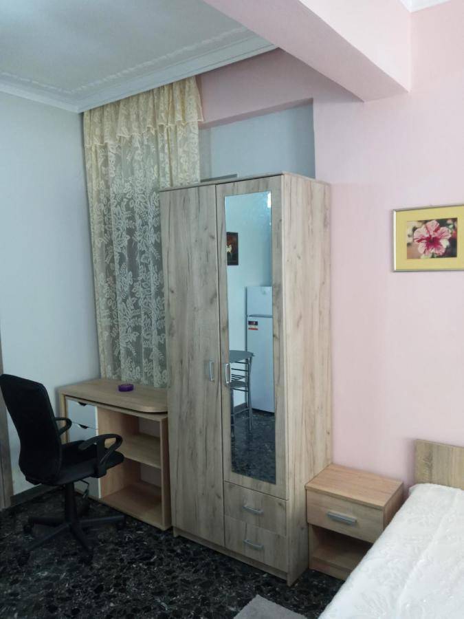 Hrysanthl Apartament *