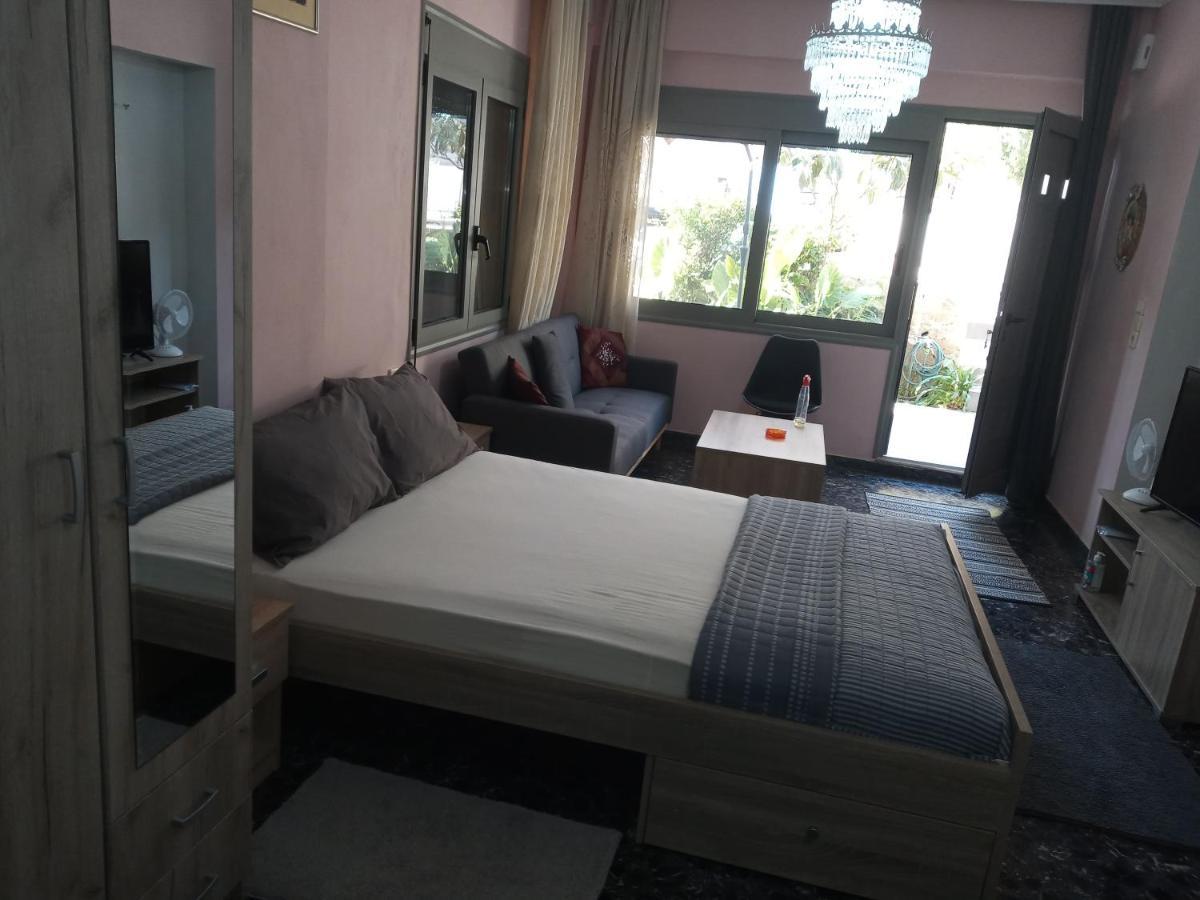 Apartament Hrysanthl *